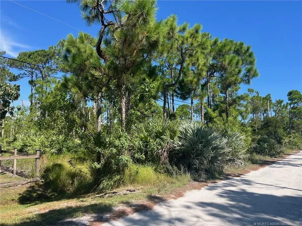 X Tree Top Trail, Port St Lucie, FL 34951