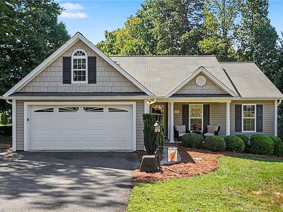 3rd image of 848 Ridge View Ter