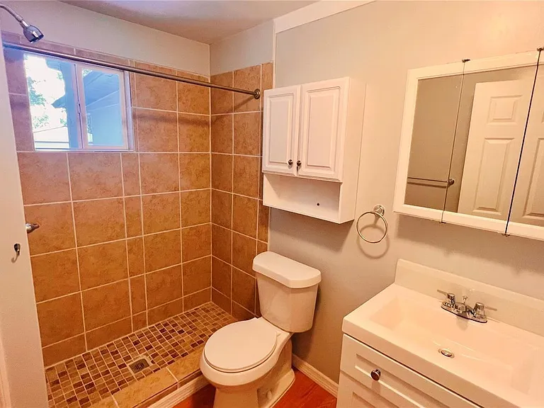 1616 Hope St — Photo 14