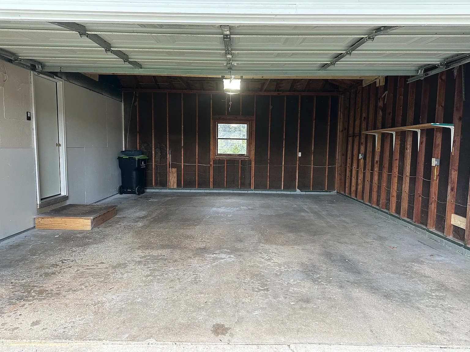3 bed, 1.5 bath, 1500 sqft, $2,200 — Photo 2