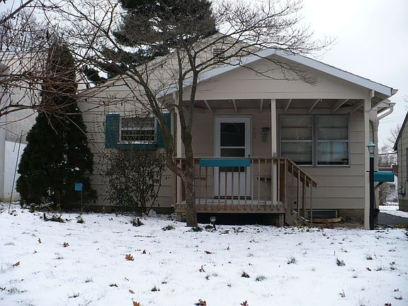 Nice size front and rear yard