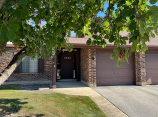 1607 Thames Ct APT D, Wheaton, IL 60189