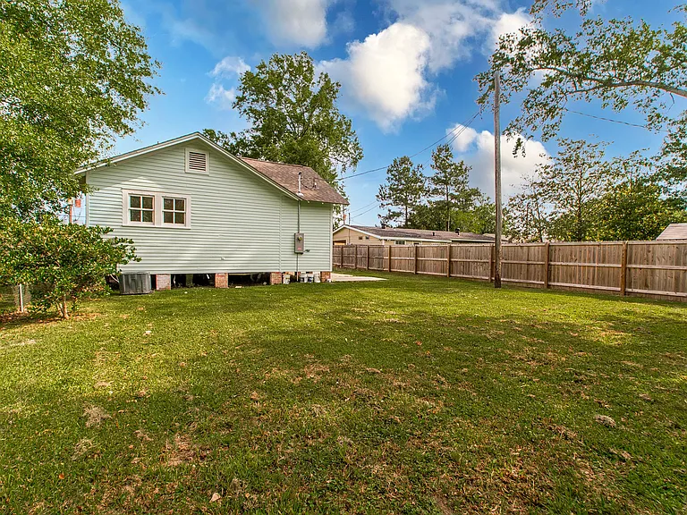 445 W Oak St — Photo 10