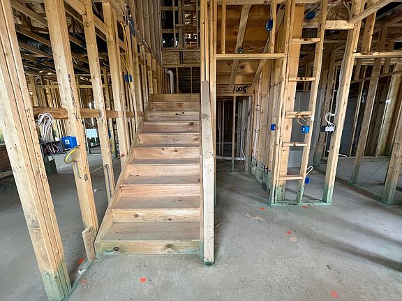 4th image of 2365 Larkspur Ln