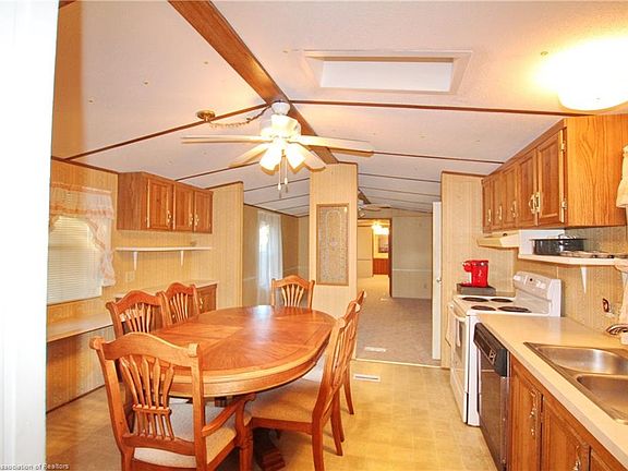 5th image of 1169 Rosebud Ave
