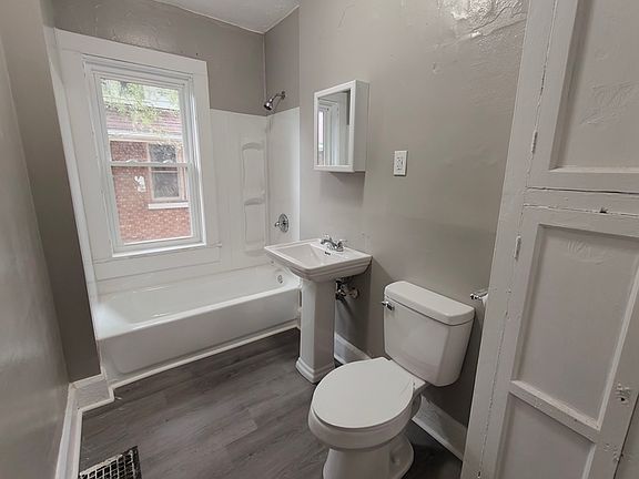 4th image of 1415 Magnolia St #2