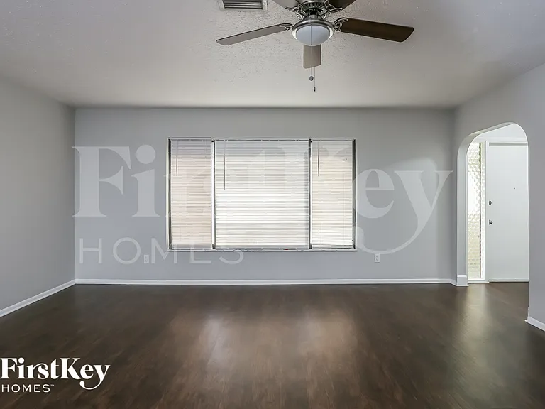 3423 SE 8th Pl — Photo 4