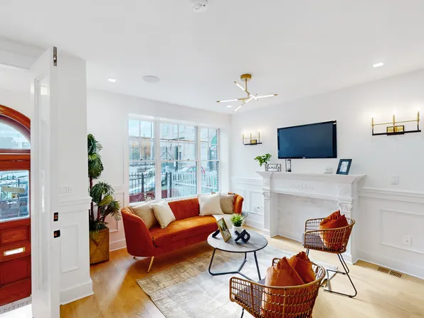 1021a Union Street image 1 of 30