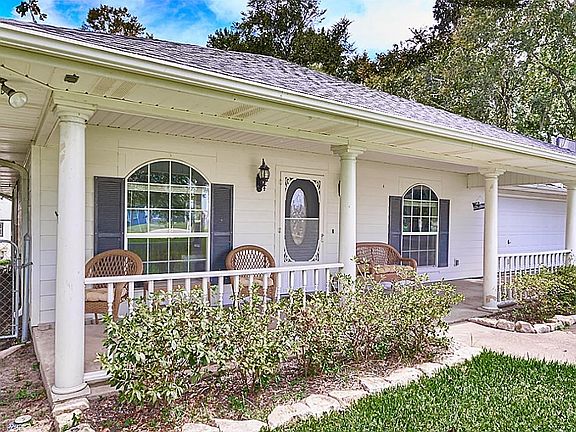 Perfect front porch with beautiful windows!