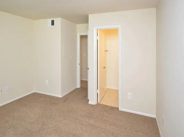 Master Bedroom w/Half Bath Master Bedroom w/Half Bath