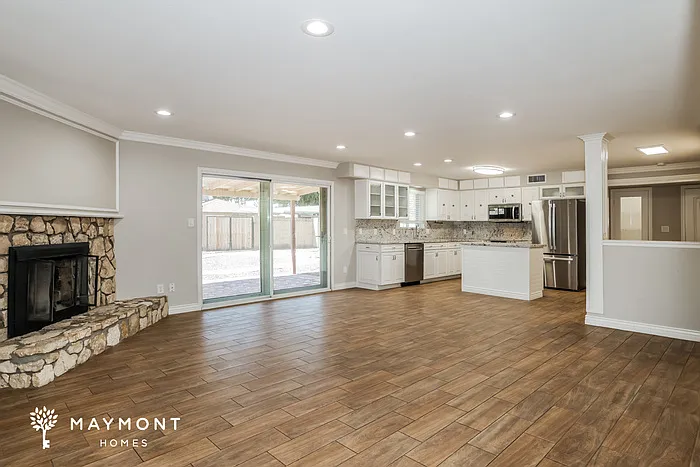 525 E Geneva Dr — Photo 3