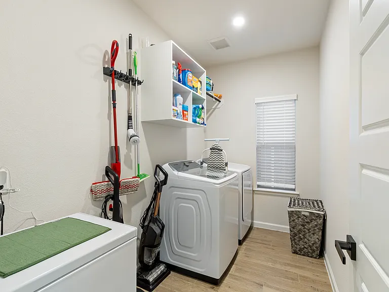 1448 Kingswell Ln — Photo 11