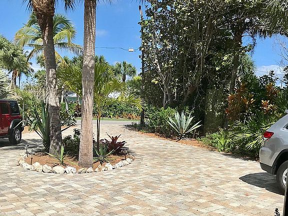 5th image of 3861 Coquina Dr
