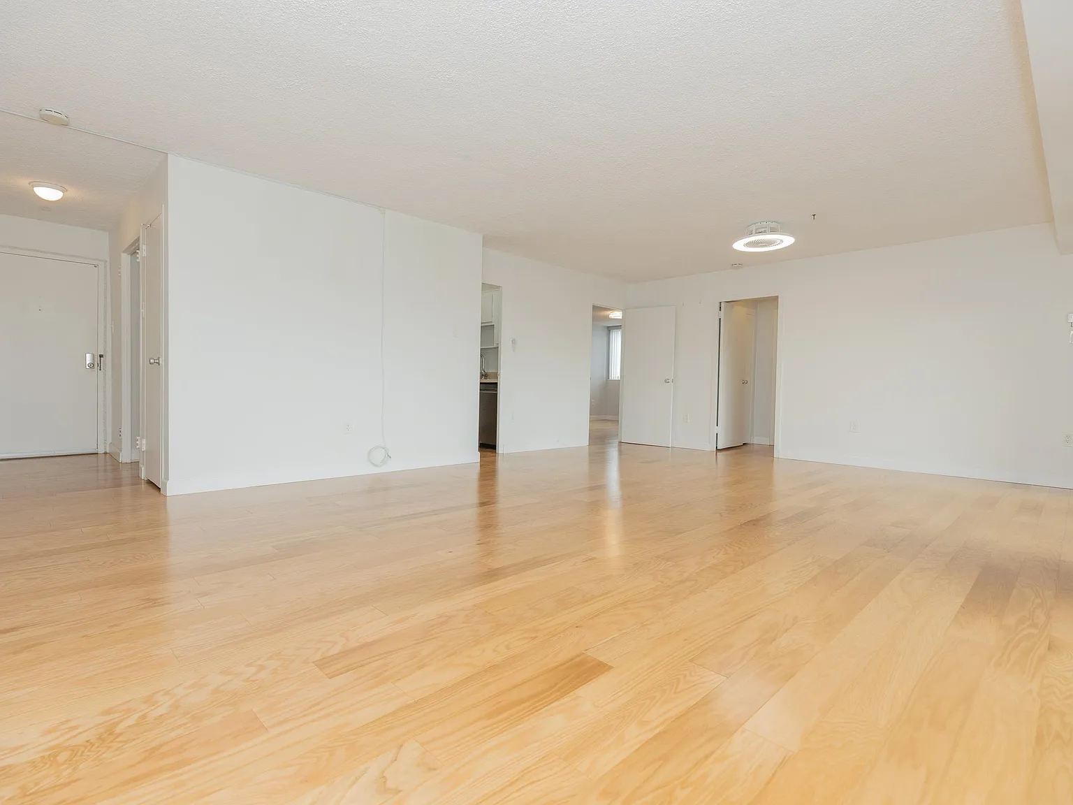 3 bed, 2.0 bath, 1308 sqft, $1,500 — Photo 4