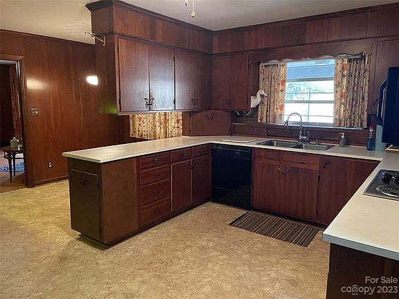 4th image of 1800 Archwood Dr