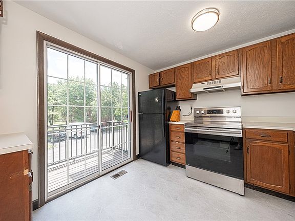 3rd image of 509 Westchester Cmns