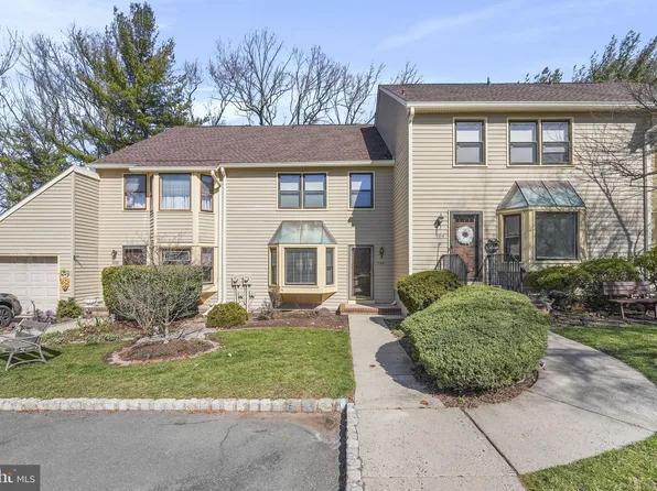 506 Sturbridge Ct, Flemington, NJ 08822
