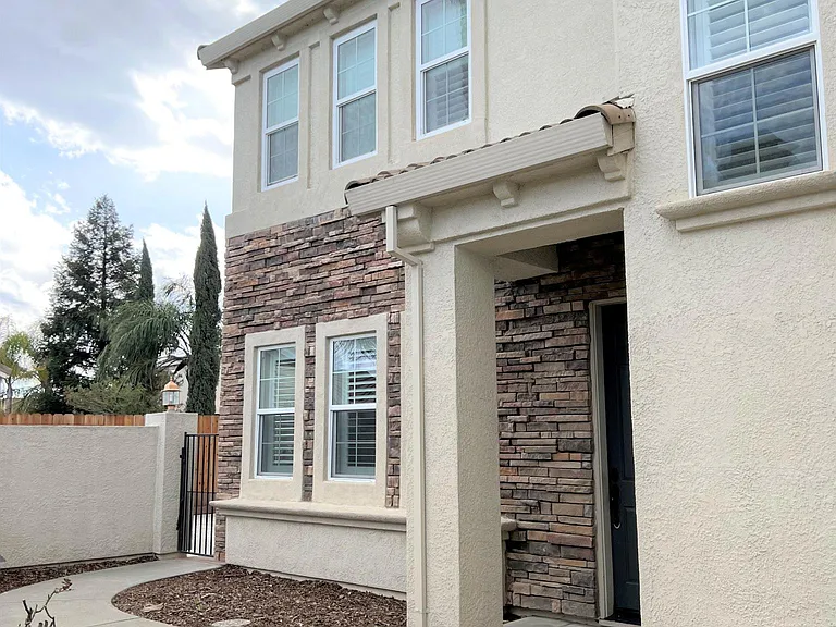 918 Shelter Cove Ct — Photo 4