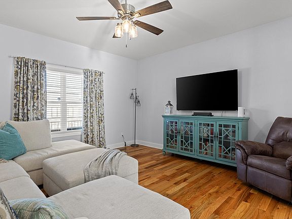 5th image of 605 Westover Dr SW