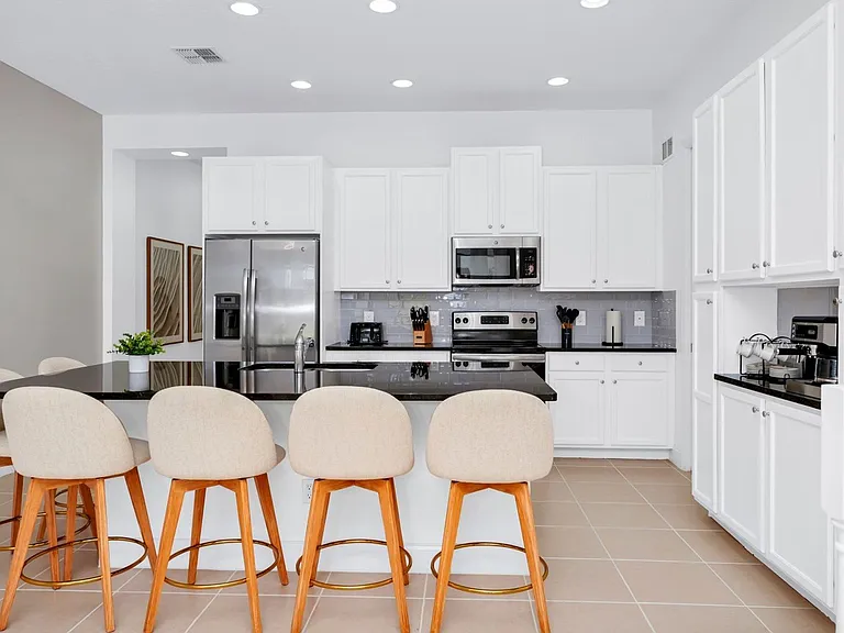 302 Captiva Dr — Photo 7