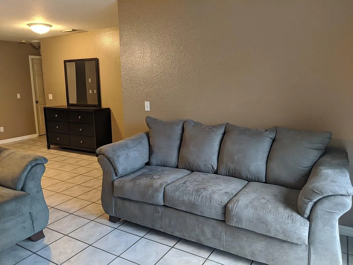 3 bed, 1124 sqft, $2,000 — Photo 4