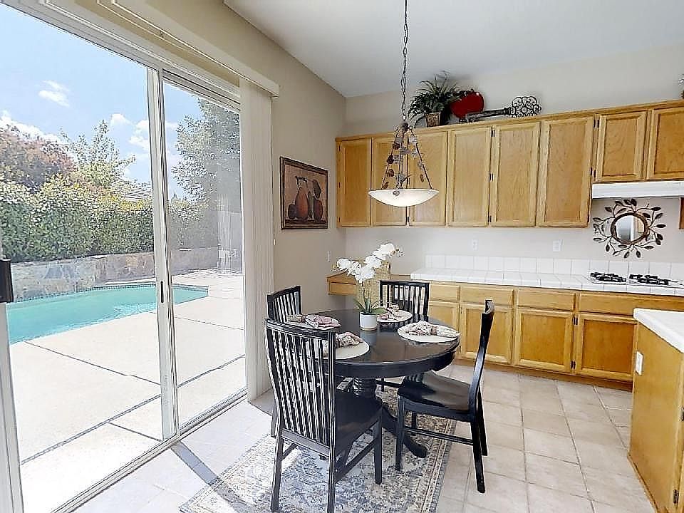 1st image of 1665 Aylesbury Way