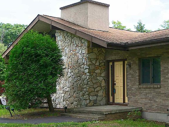 3rd image of 38 Park Dr