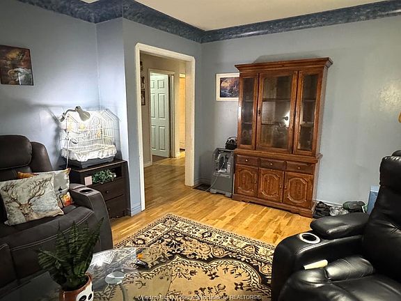2nd image of 2527 Pillette Rd