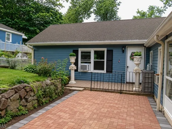 129 Hickory Tavern Rd, Gillette, NJ