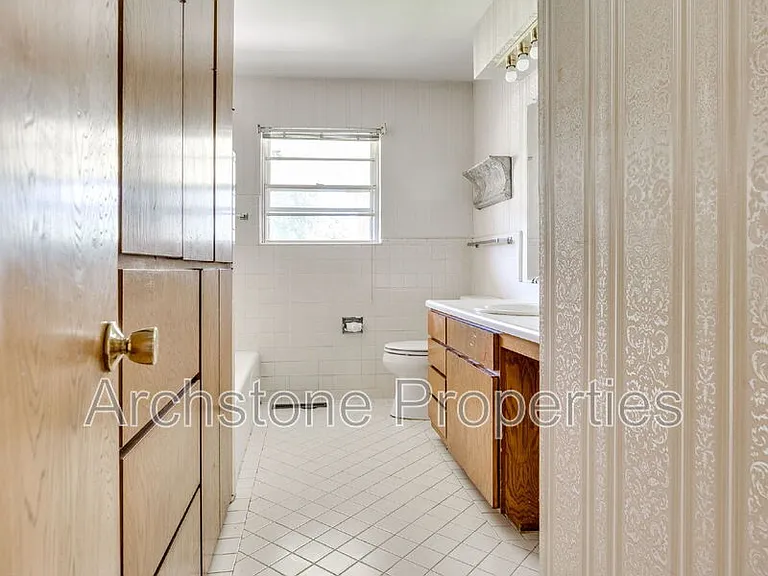 3121 Lakeside Dr — Photo 14