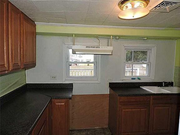 3rd image of 425 Jefferson St