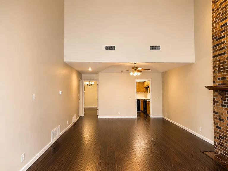 126 Hollyhill Ln #126 — Photo 3