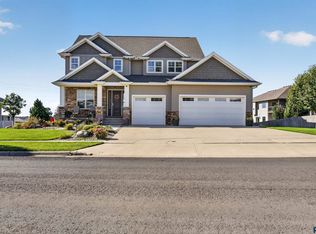 8324 E Water Wood St, Sioux Falls, SD 57110