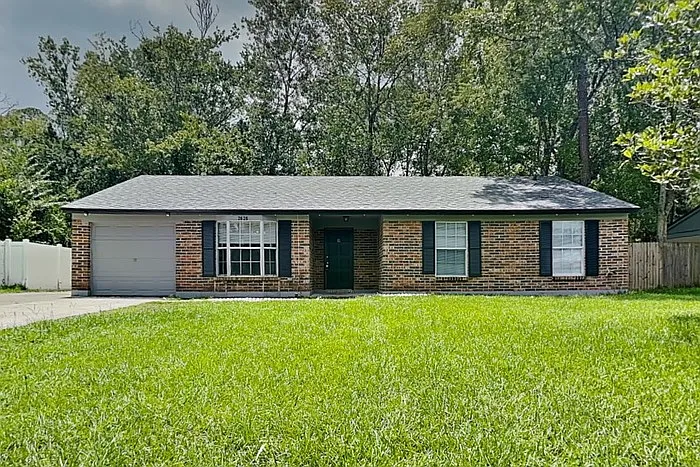 2626 Pinewood Blvd S — Photo 1