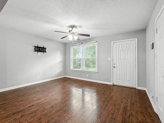 5th image of 627 Linda Ln