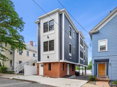 19 Suffolk St #2, Chelsea, MA, 02150