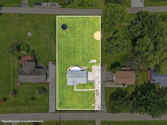 4th image of 873 Lakewood Dr