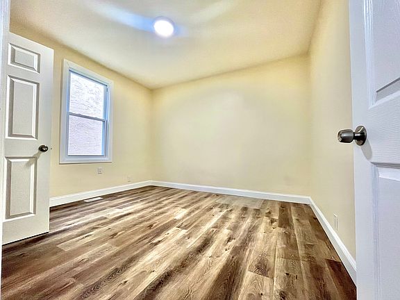 4th image of 221 Main St Floor 1
