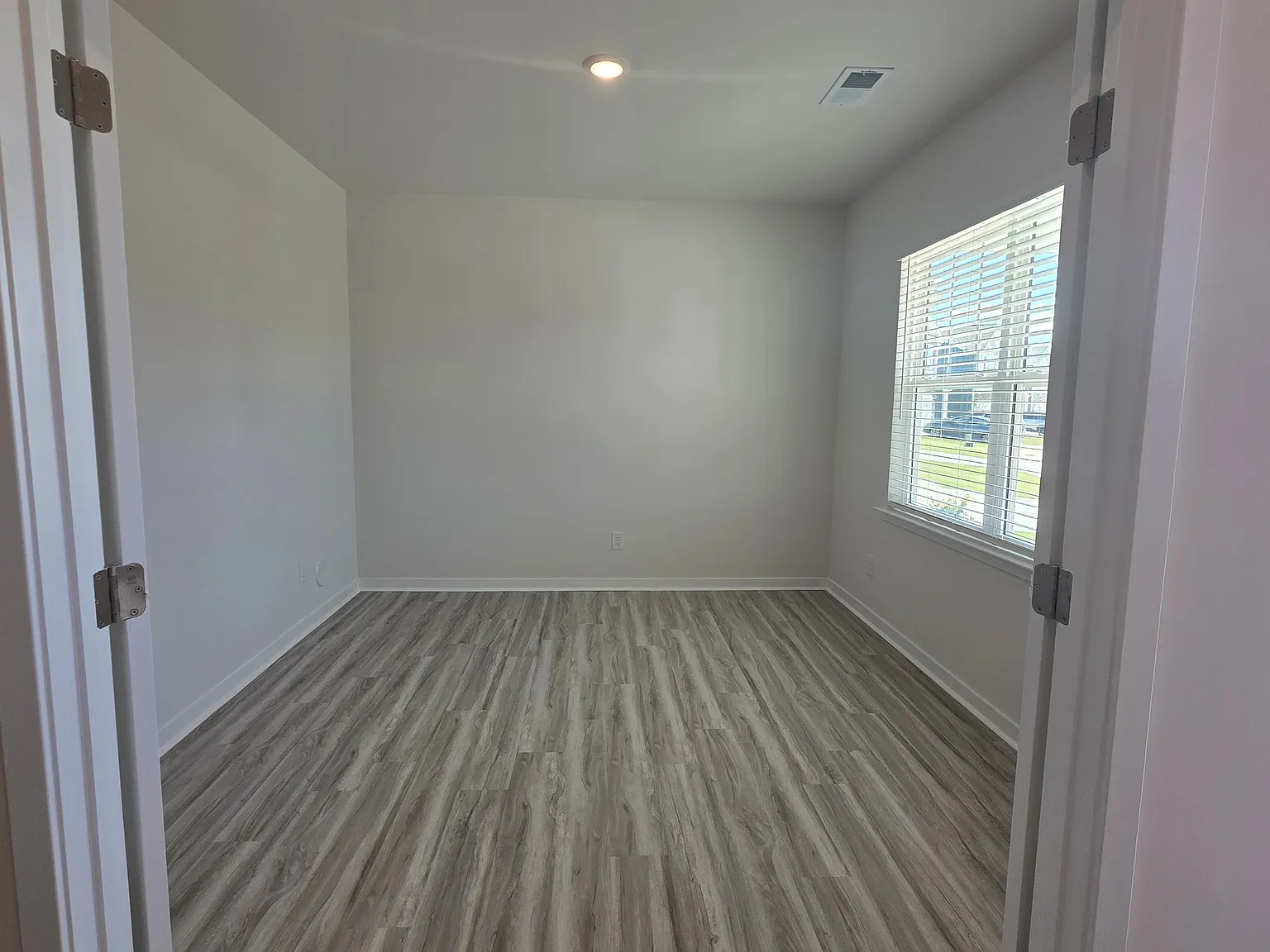 5 bed, 2511 sqft, $2,600 — Photo 3