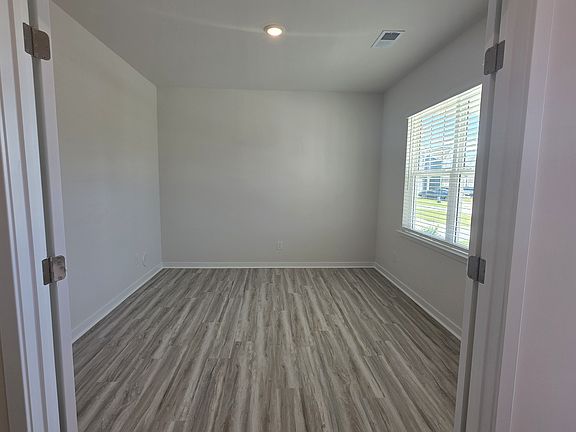 3rd image of 509 Blackpool Ct