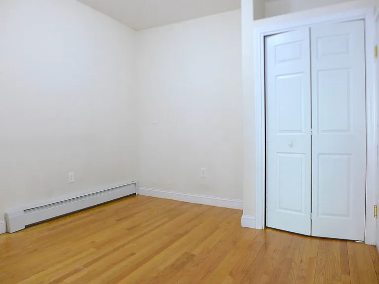 1096 Cambridge St — Photo 7