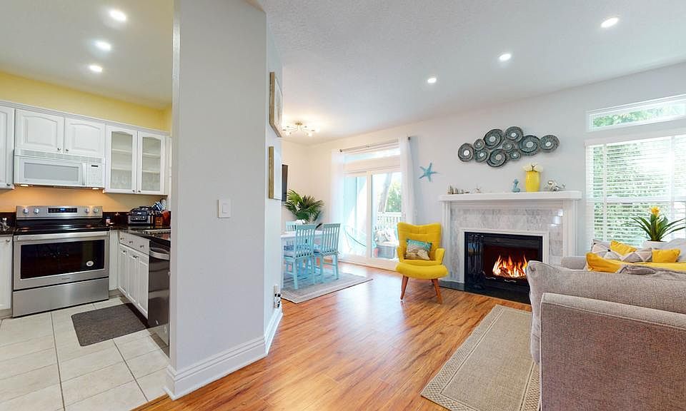 1st image of 36 Campton Pl