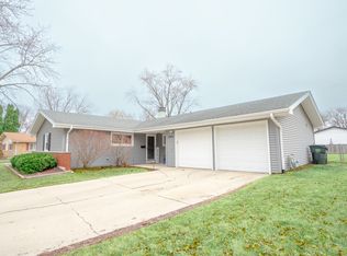 1935 Larchmont Rd, Hoffman Estates, IL 60169