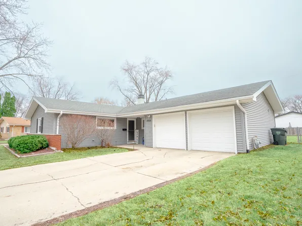 1935 Larchmont Rd, Hoffman Estates, IL 60169