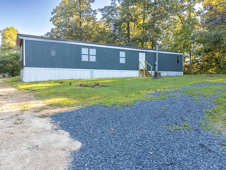 1101 Fashion Ln — Photo 3