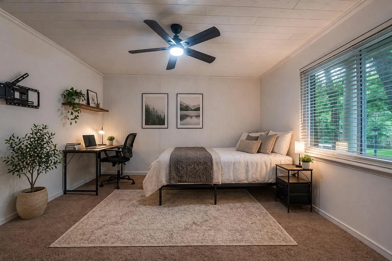 4 bed, 3.0 bath, 2388 sqft, $806 — Photo 1