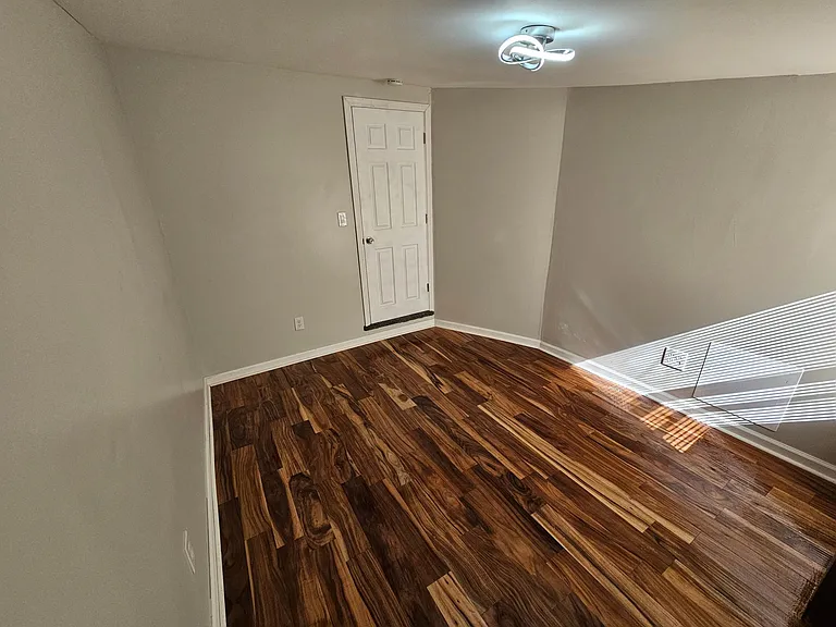 2702 Pratt St — Photo 9