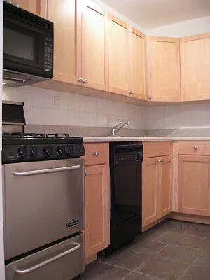 Rented by Tower Brokerage | media 20