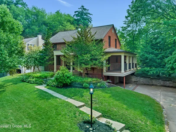 928 Westholm Road, Niskayuna, NY 12309