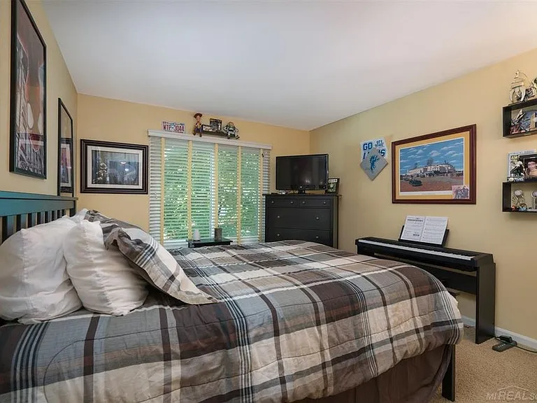 19691 Windridge Dr — Photo 16